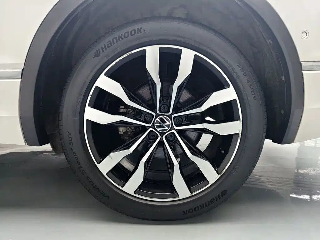 Volkswagen Tiguan L — миниатюра 7