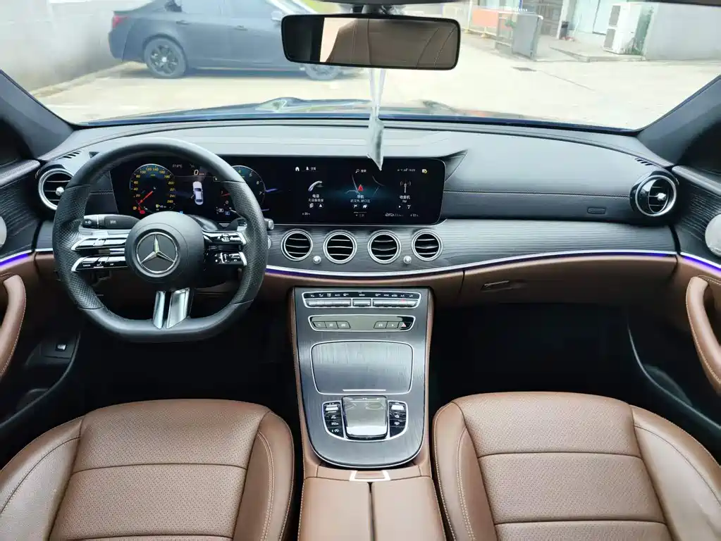 Mercedes-Benz E-Class — миниатюра 7