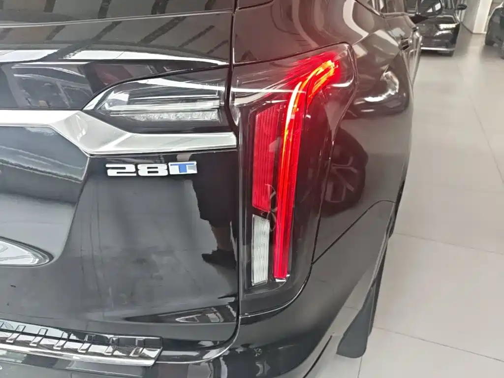 Cadillac XT6 2022 2.0T мест Luxury