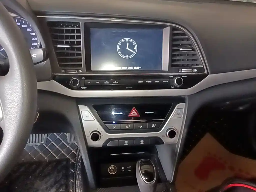 Hyundai Elantra — миниатюра 13
