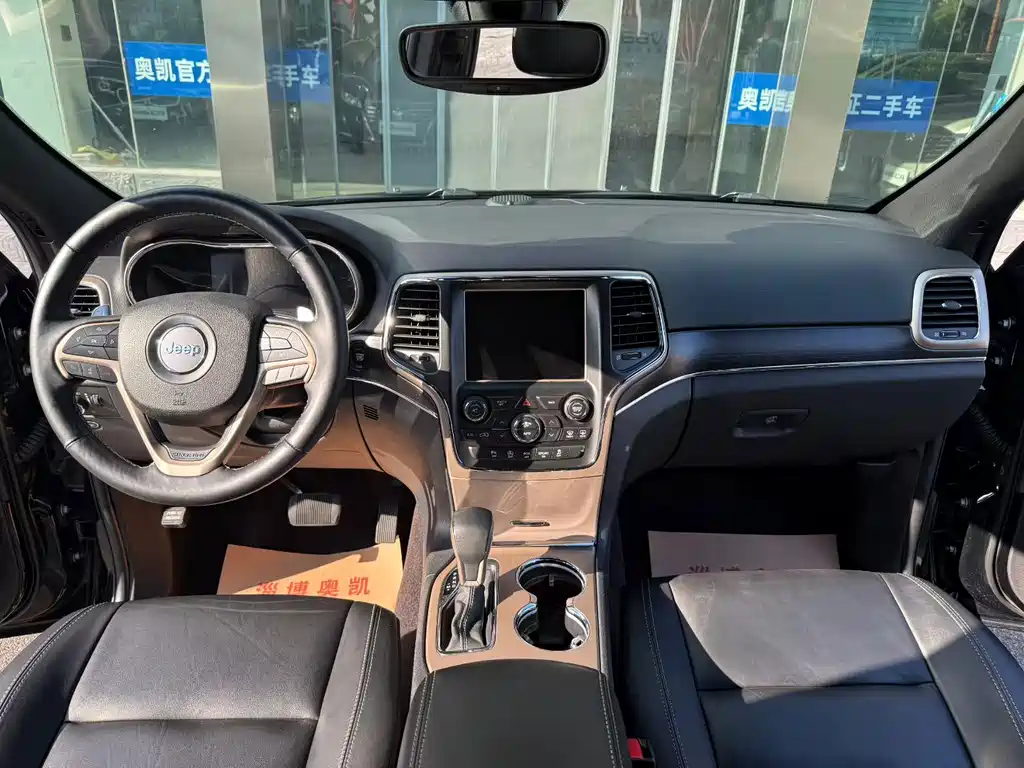 Jeep Grand Cherokee (Import) — миниатюра 5