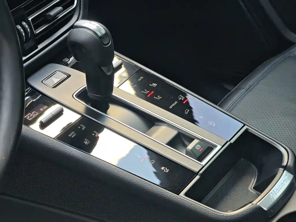 Porsche Macan — миниатюра 10