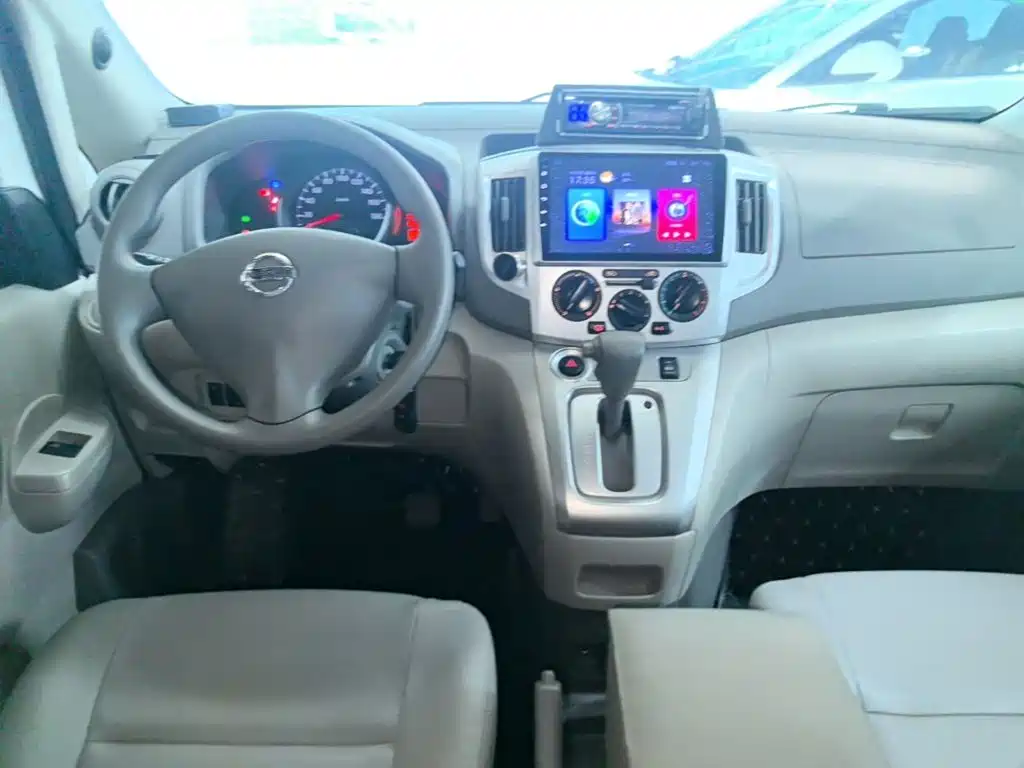 Nissan NV200 — миниатюра 10