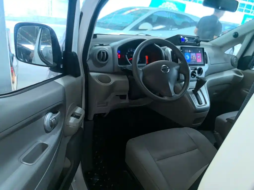 Nissan NV200 — миниатюра 16