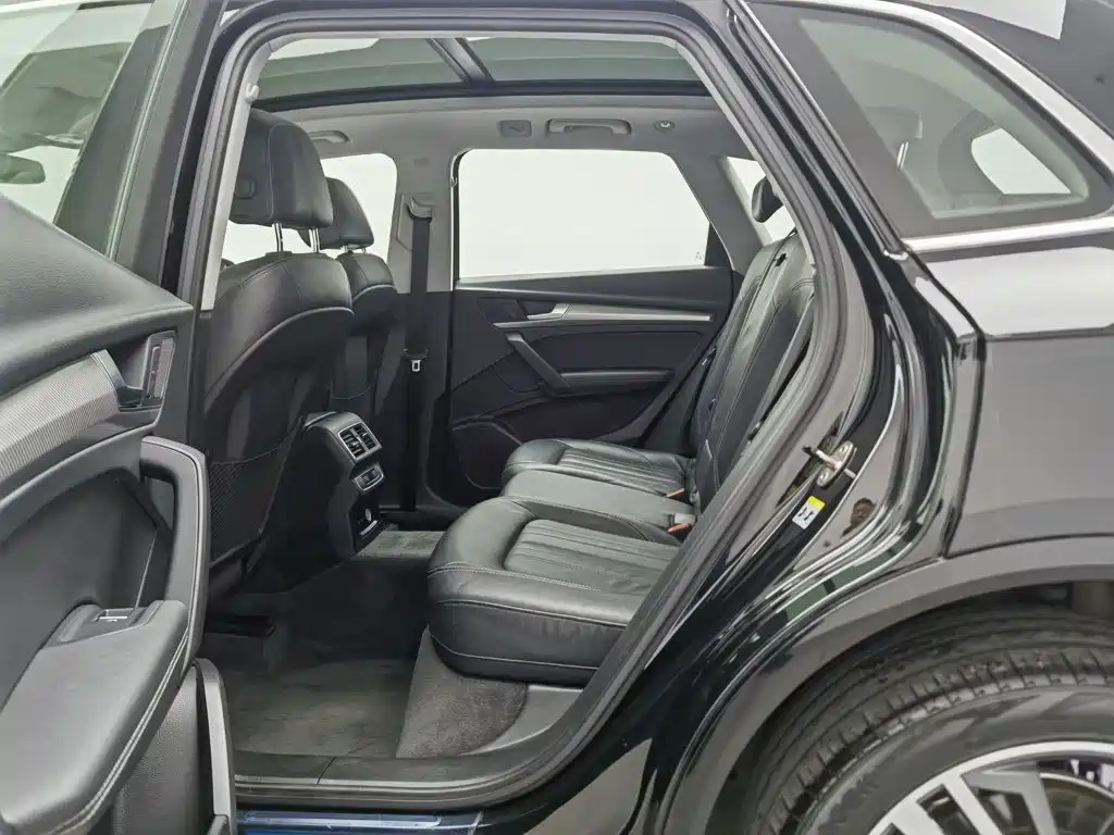 Audi Q5L — миниатюра 15
