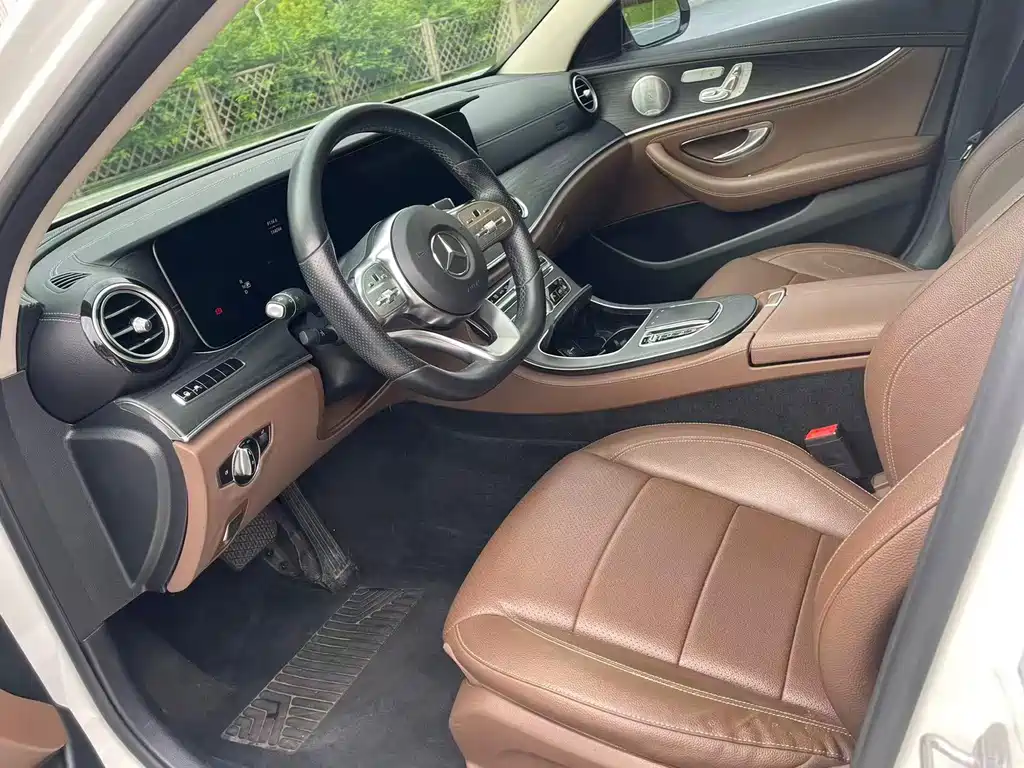 Mercedes-Benz E-Class — миниатюра 5