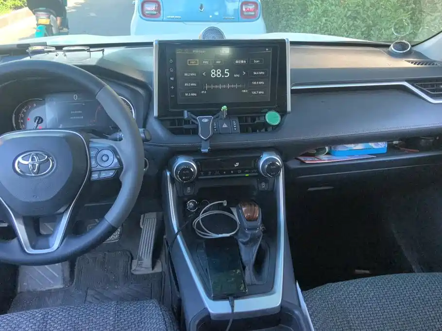Toyota RAV4 — миниатюра 13