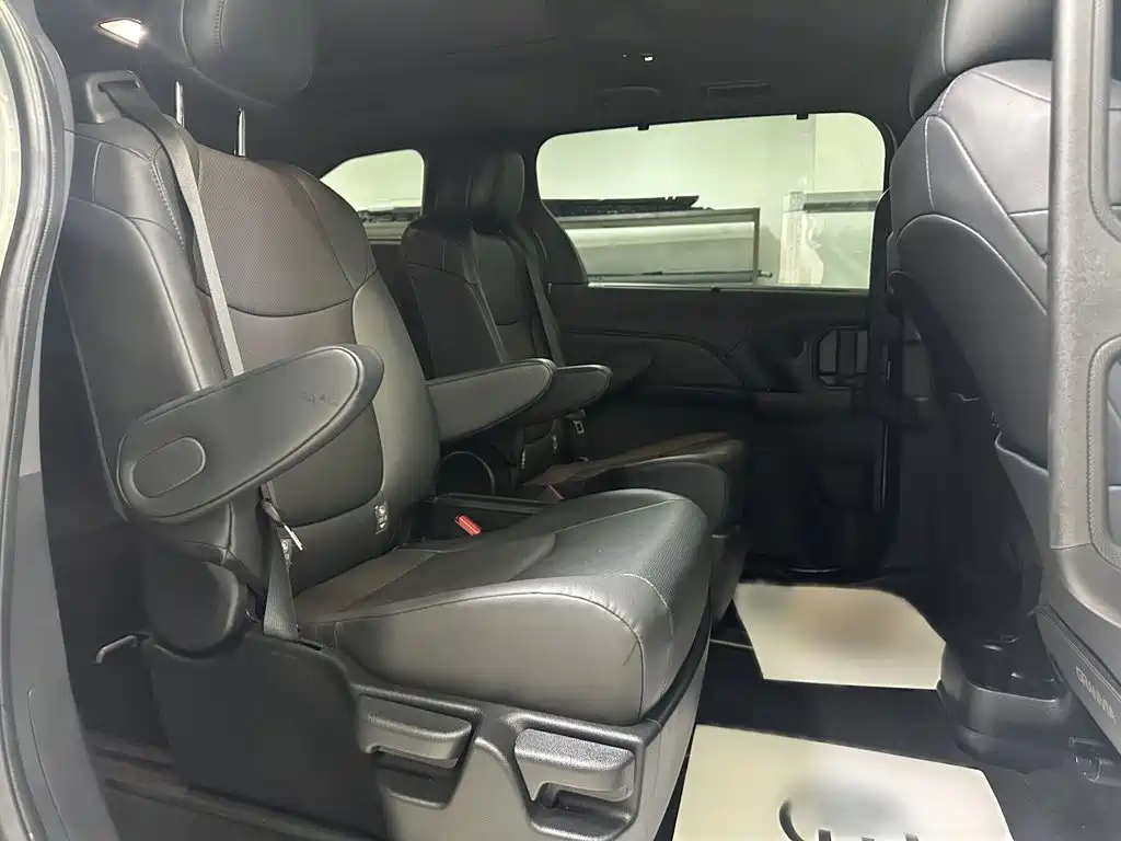 Toyota Granvia — миниатюра 19