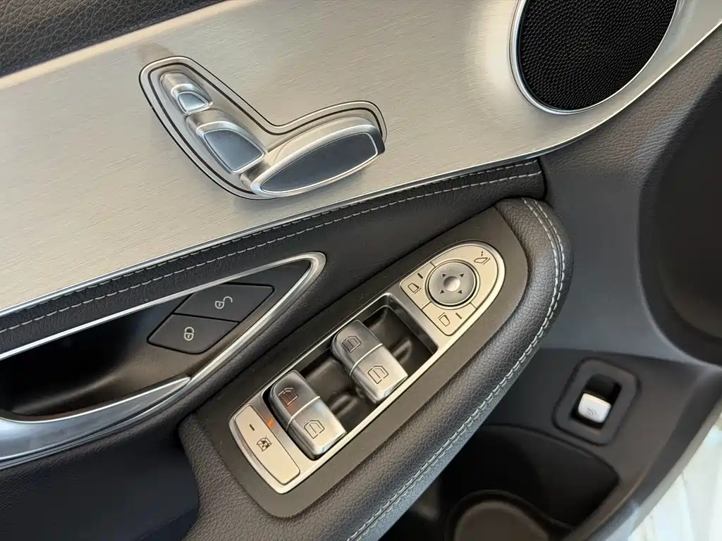 Mercedes-Benz C-Class — миниатюра 11