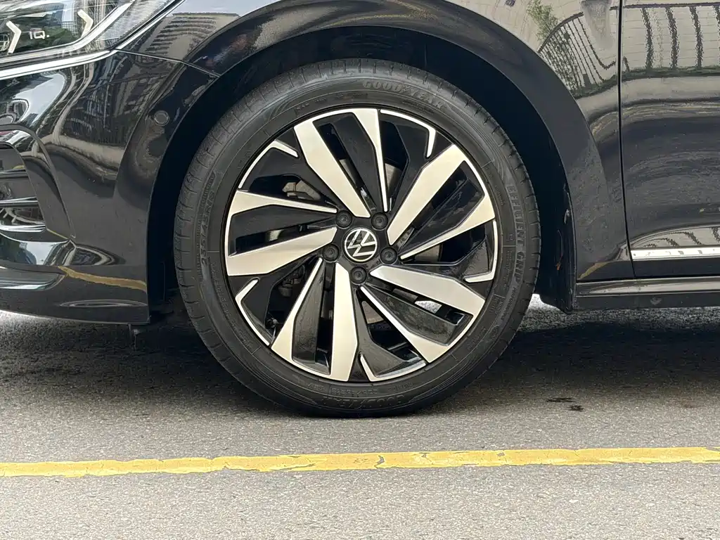 Volkswagen Passat 2024 380TSI