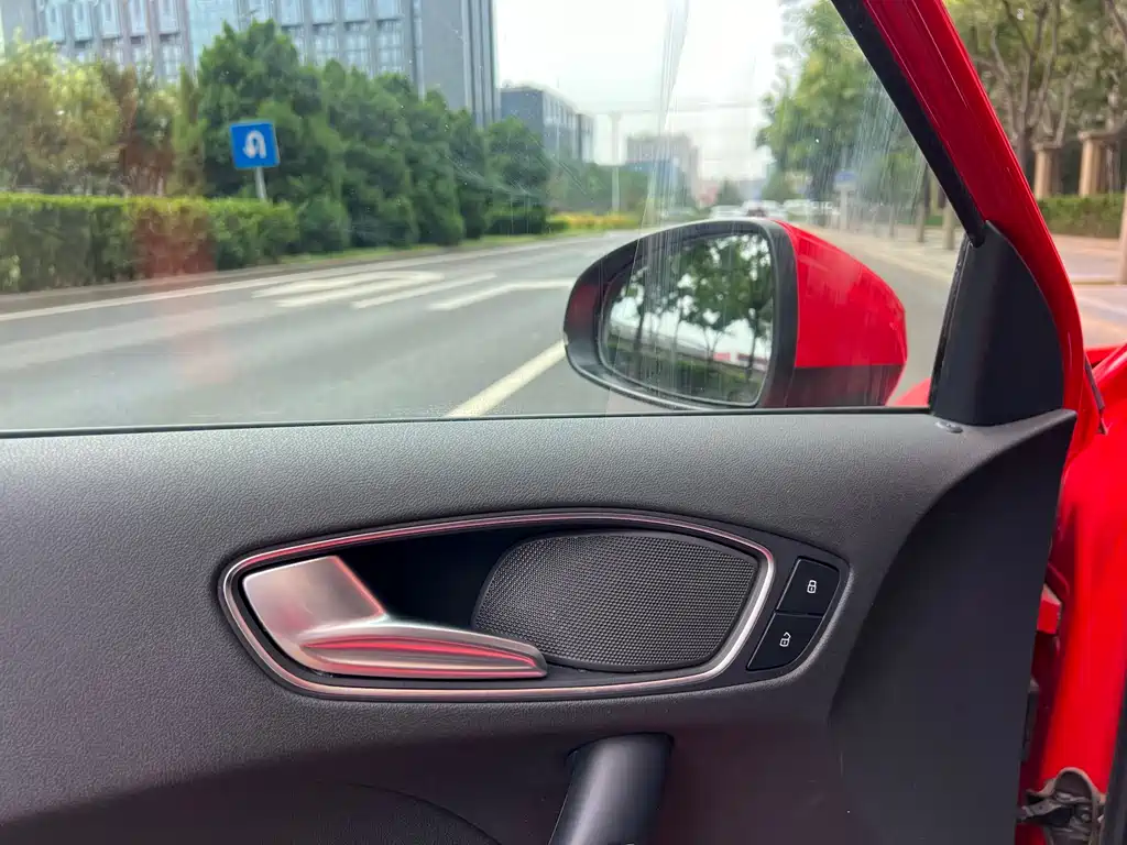 AUDI  A1