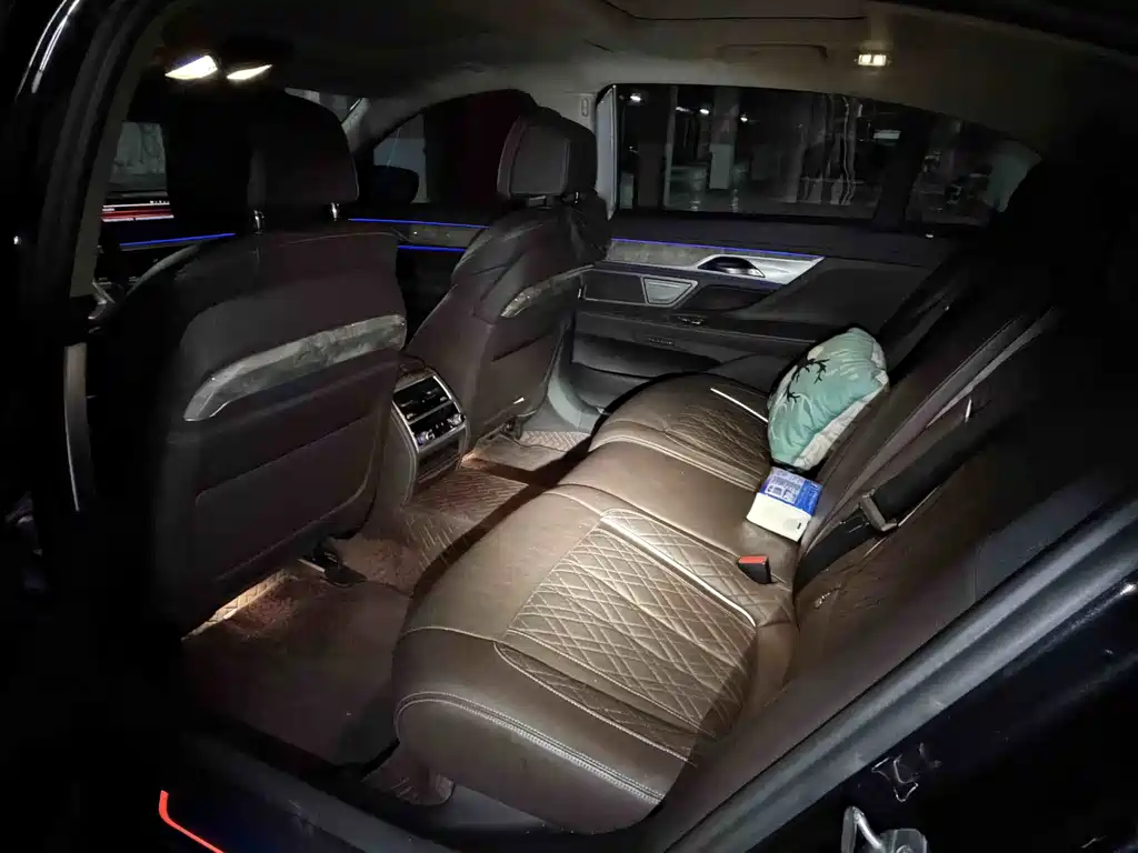 BMW 7 Series — миниатюра 3