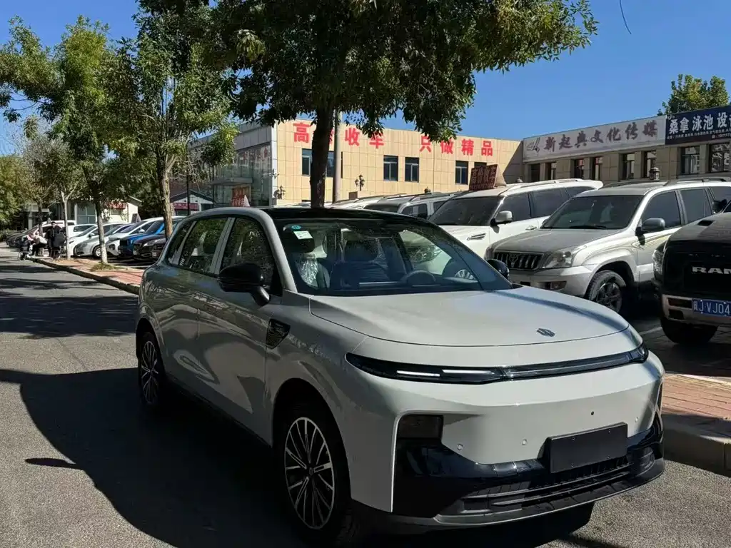 Leapmotor Leapmotor B10 — миниатюра 3