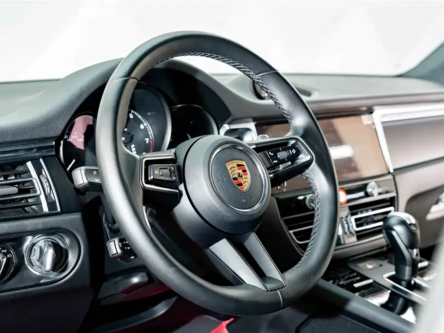 Porsche Macan — миниатюра 10
