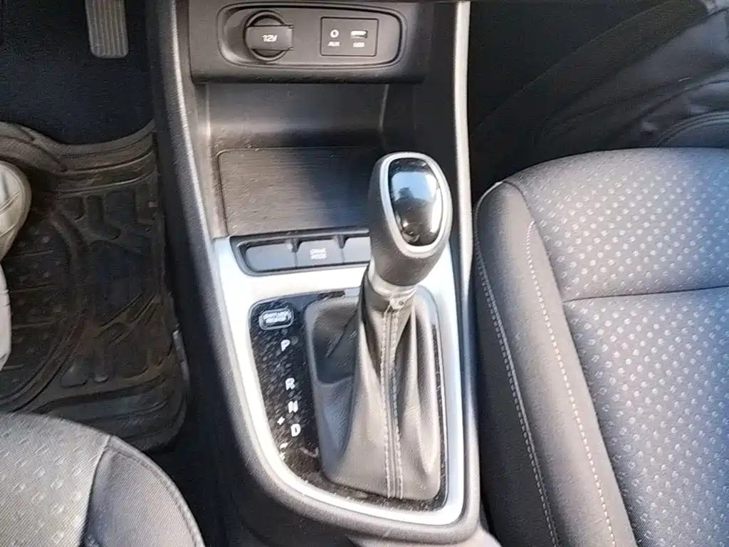 Hyundai Elantra — миниатюра 14