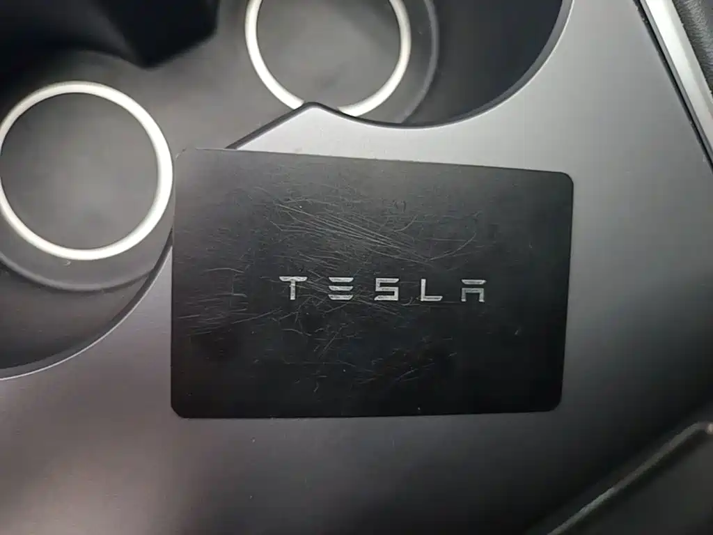 Tesla Model 3 — миниатюра 9