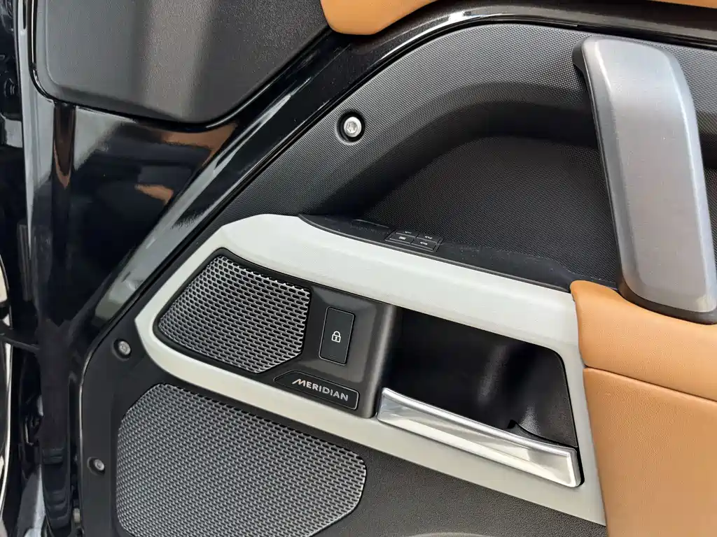 Land Rover Defender — миниатюра 39