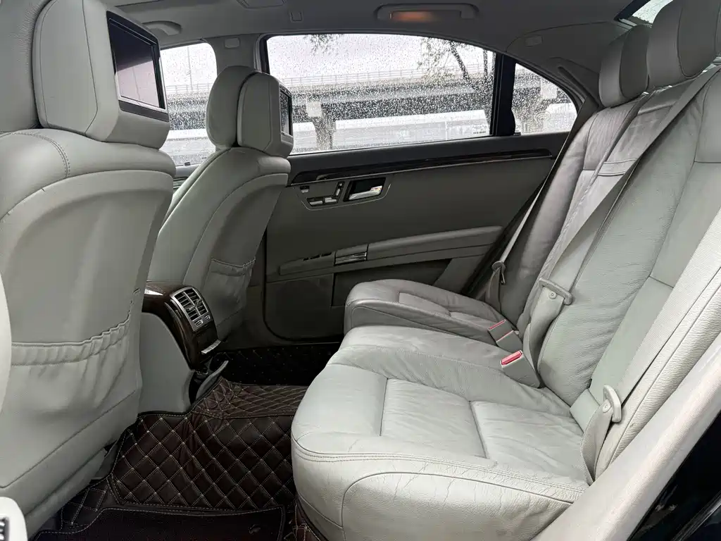 Mercedes-Benz S-Class — миниатюра 13