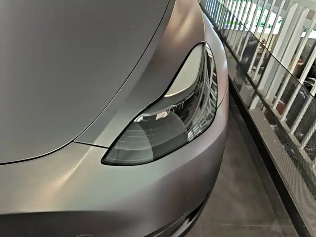 Tesla Model Y — миниатюра 24