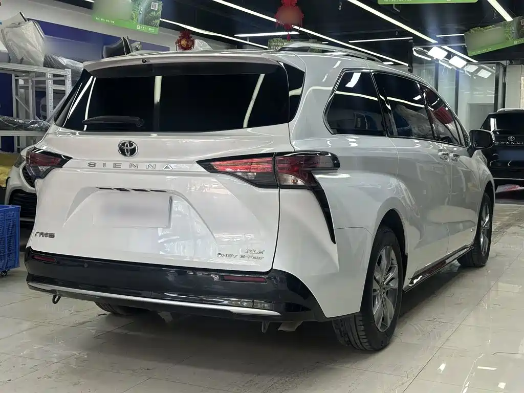 Toyota Sienna — миниатюра 14