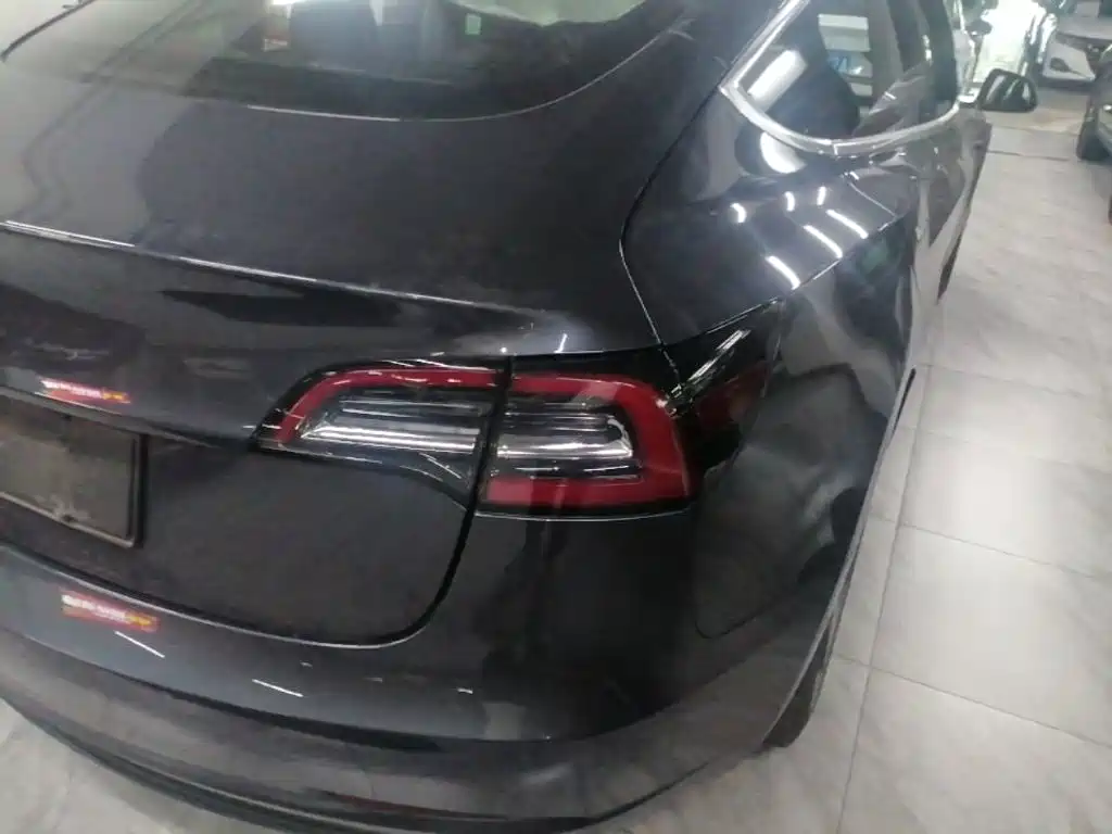Tesla Model 3 — миниатюра 8