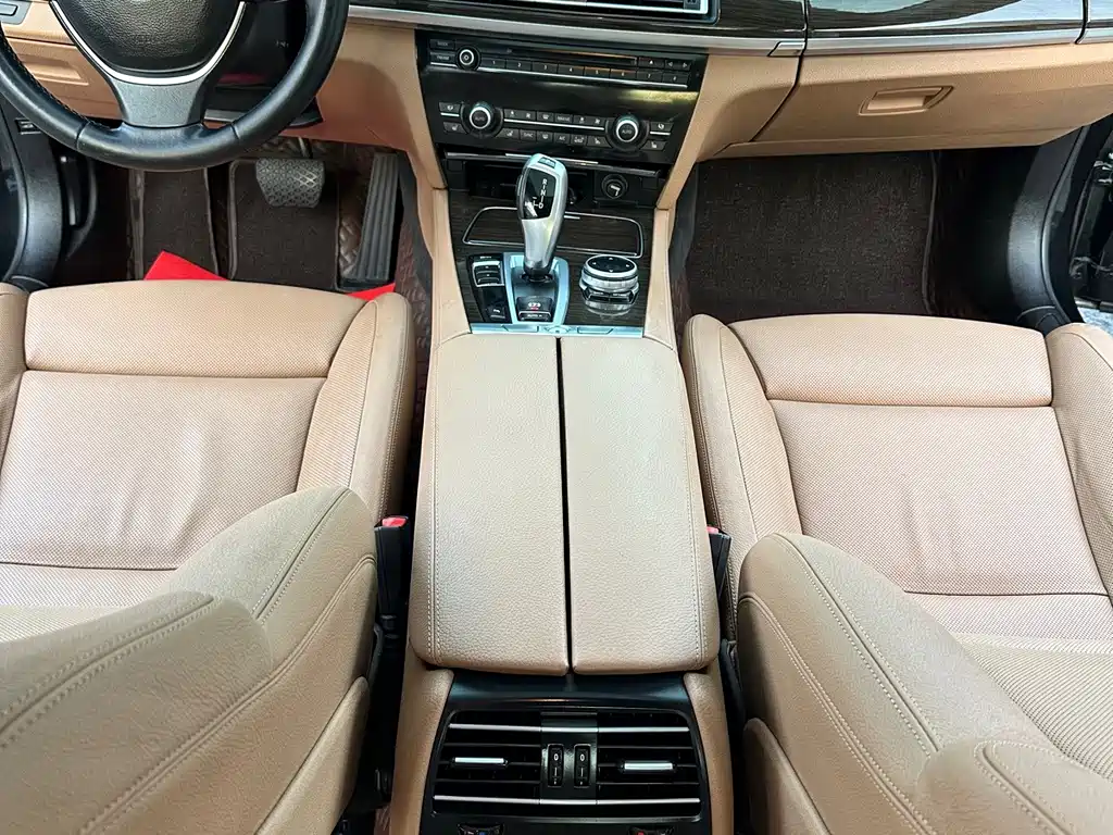 BMW 7 Series — миниатюра 15