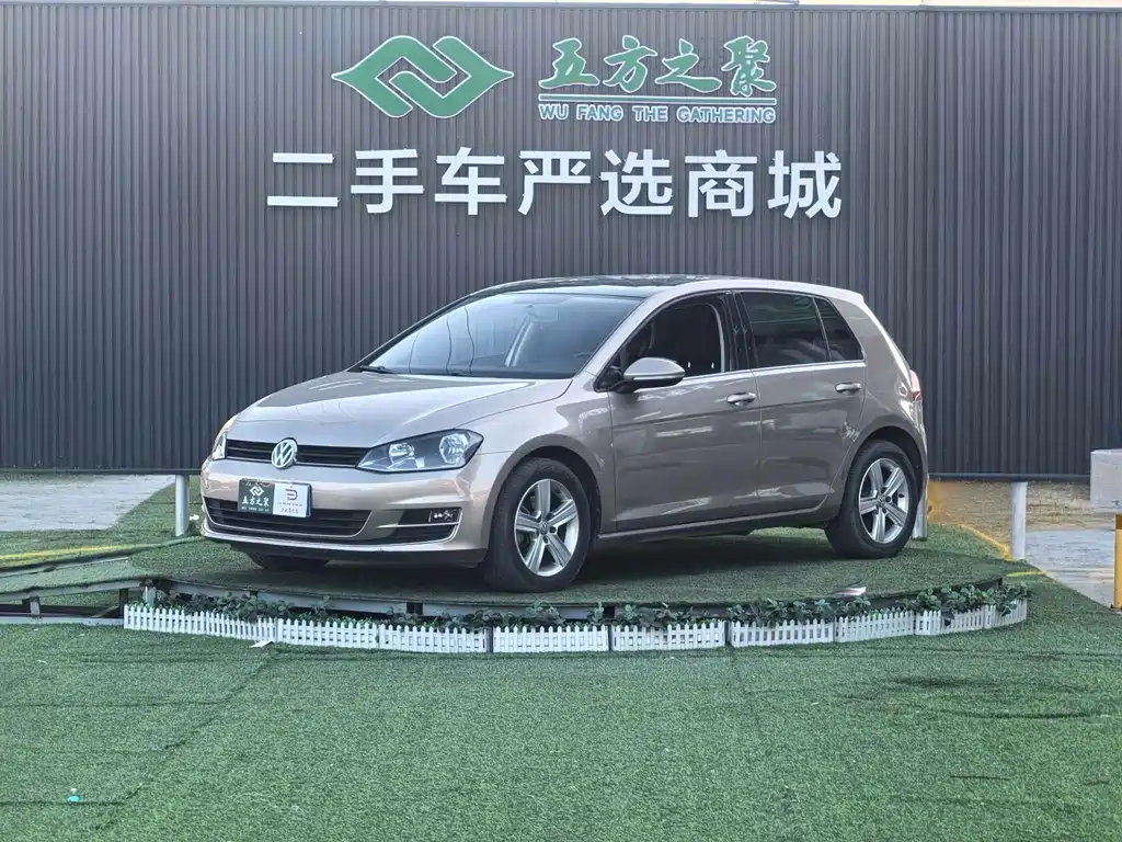 VOLKSWAGEN GOLF