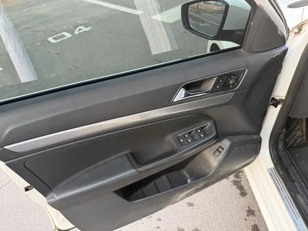 Volkswagen Lavida — миниатюра 9