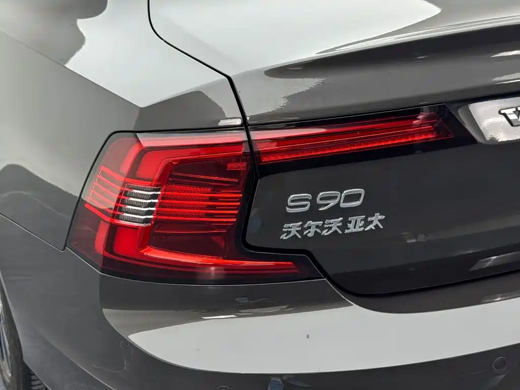 Volvo S90 PHEV — миниатюра 11