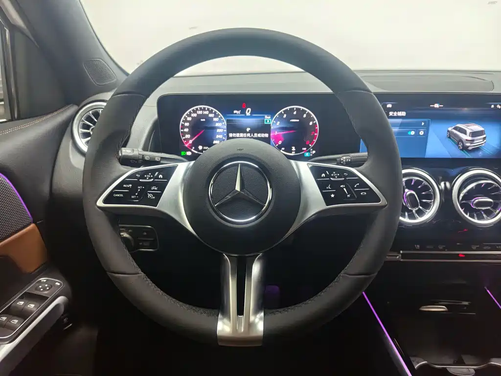 Mercedes-Benz GLB — миниатюра 14
