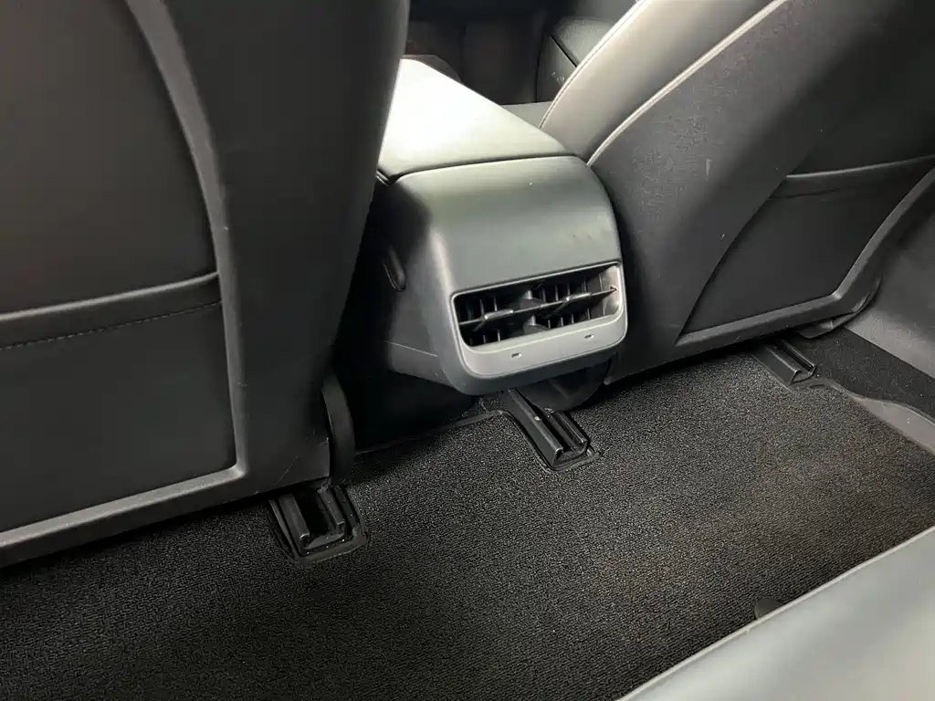 Tesla Model 3 — миниатюра 15
