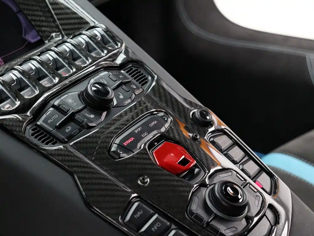 Lamborghini Aventador — миниатюра 6
