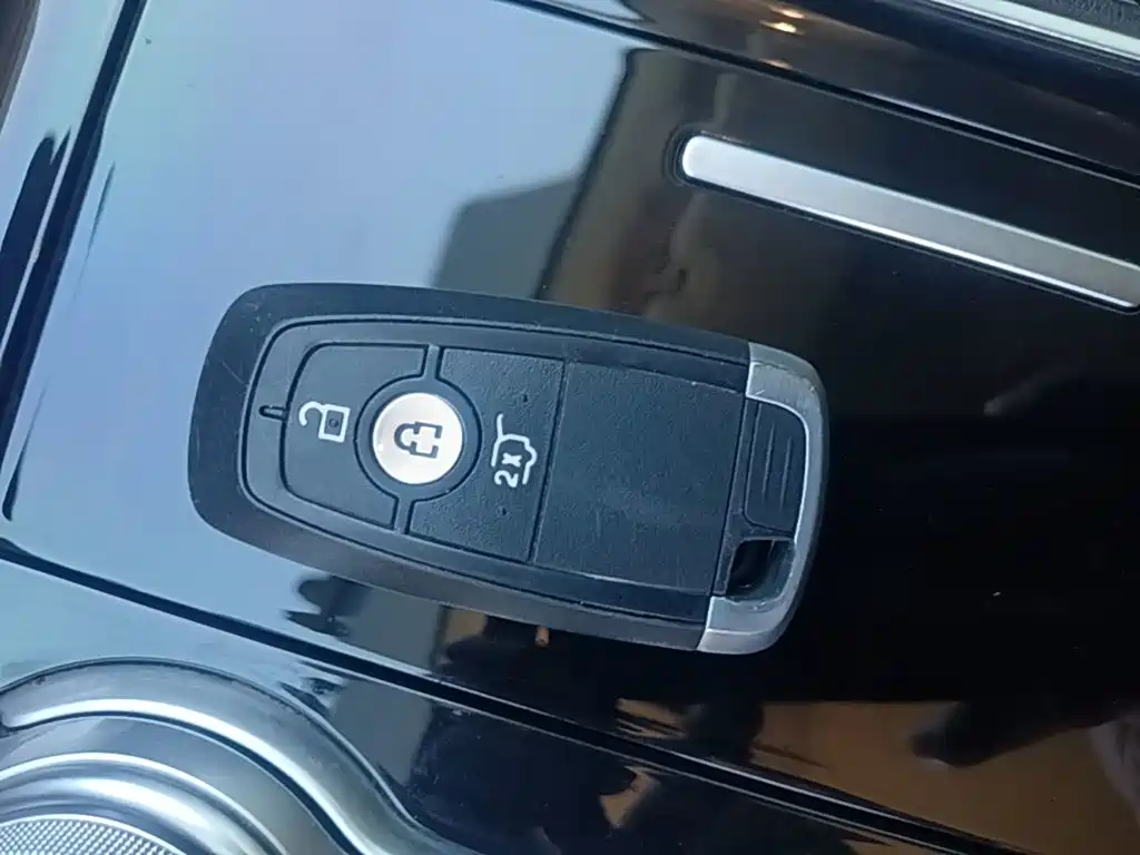 Ford Edge — миниатюра 9