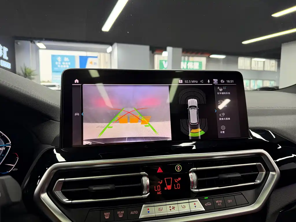 BMW iX3 — миниатюра 15