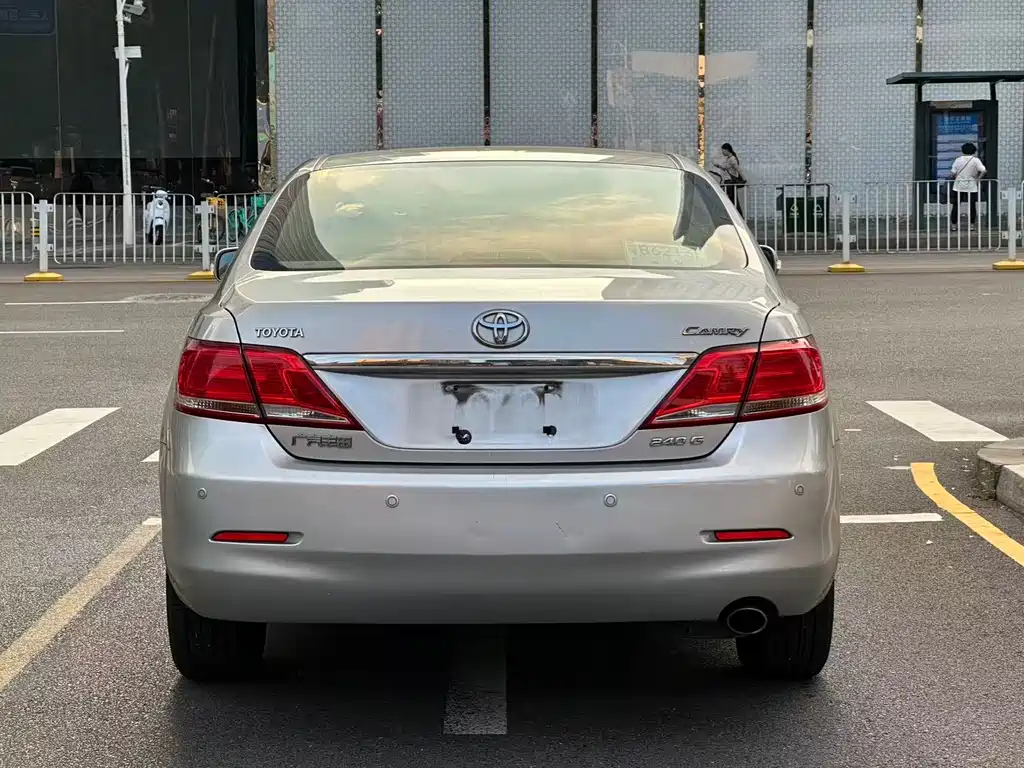 Toyota Camry — миниатюра 12