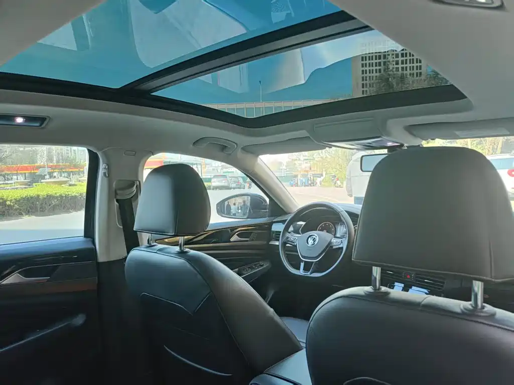 Volkswagen Passat 2021 330TSI Luxury