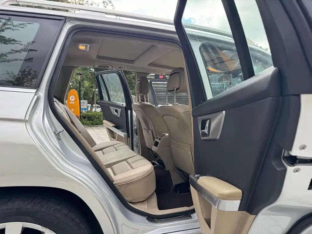 Mercedes-Benz GLK-Class (Import) — миниатюра 11