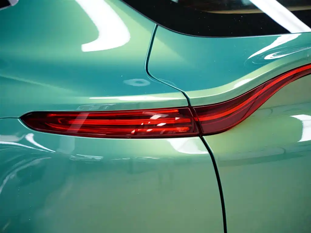 Aston Martin DBX 2023 3.0T STRAIGHT-SIX