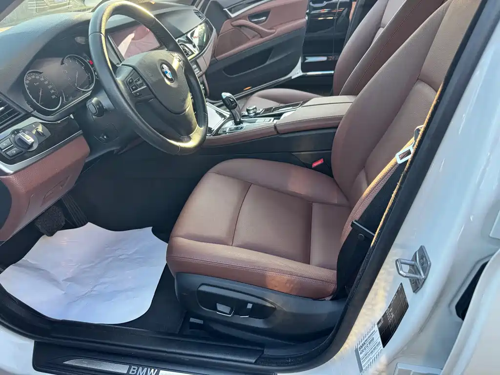 BMW 5 Series — миниатюра 4
