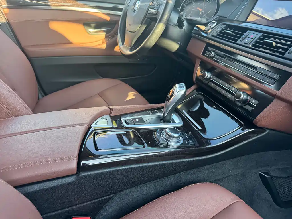 BMW 5 Series — миниатюра 19