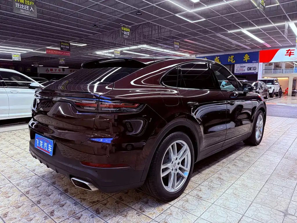 Porsche Cayenne — миниатюра 7