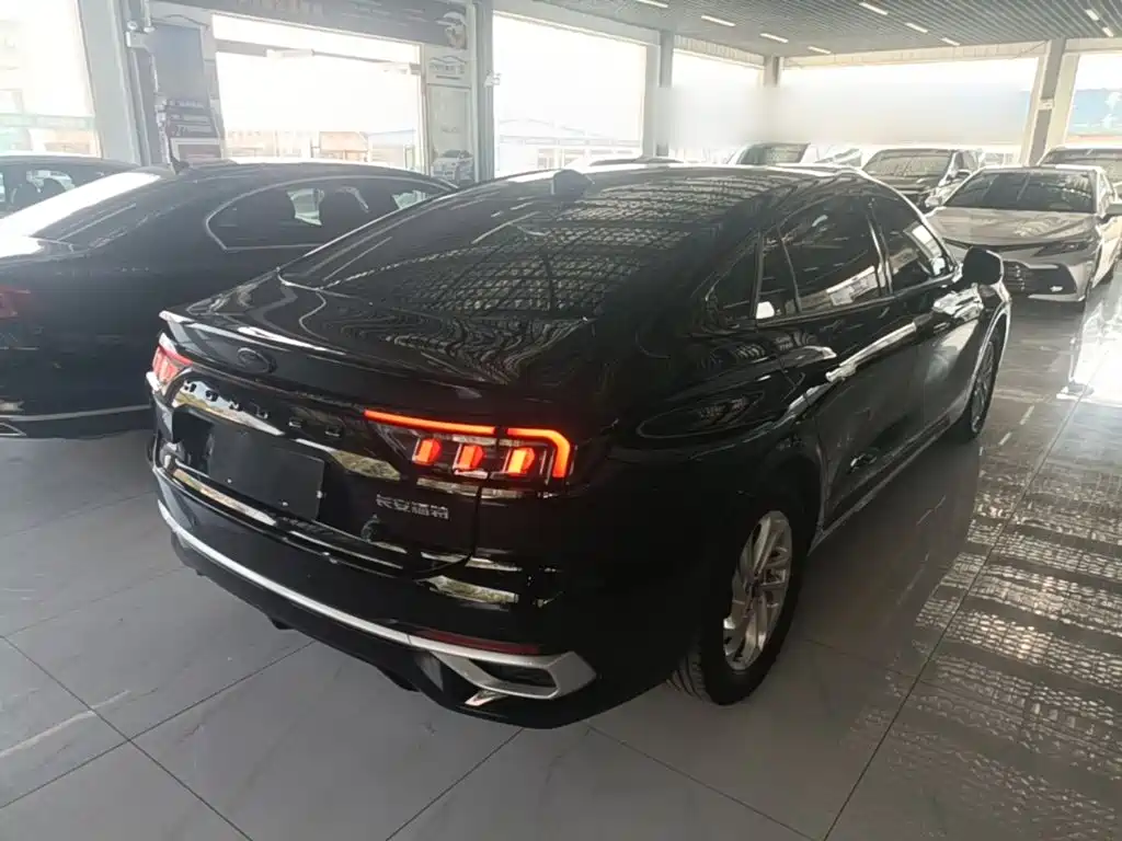 Ford Mondeo — миниатюра 7