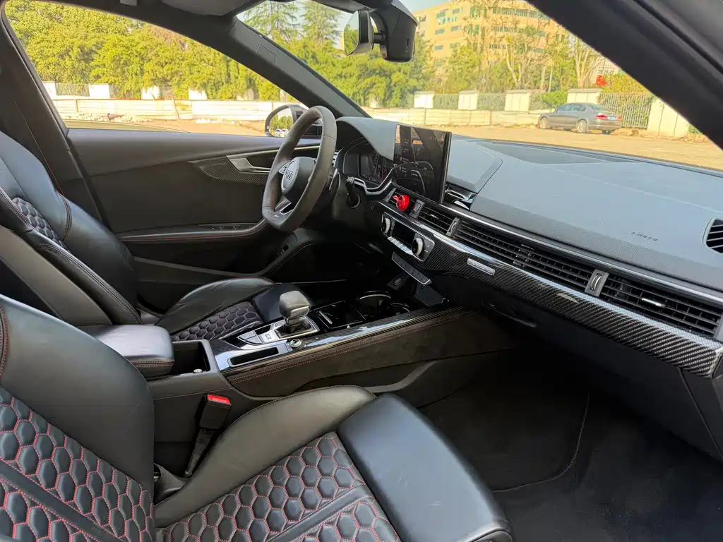 Audi RS 4 — миниатюра 11