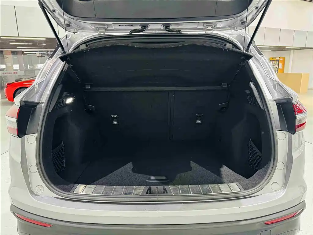 Geely Binyue — миниатюра 21