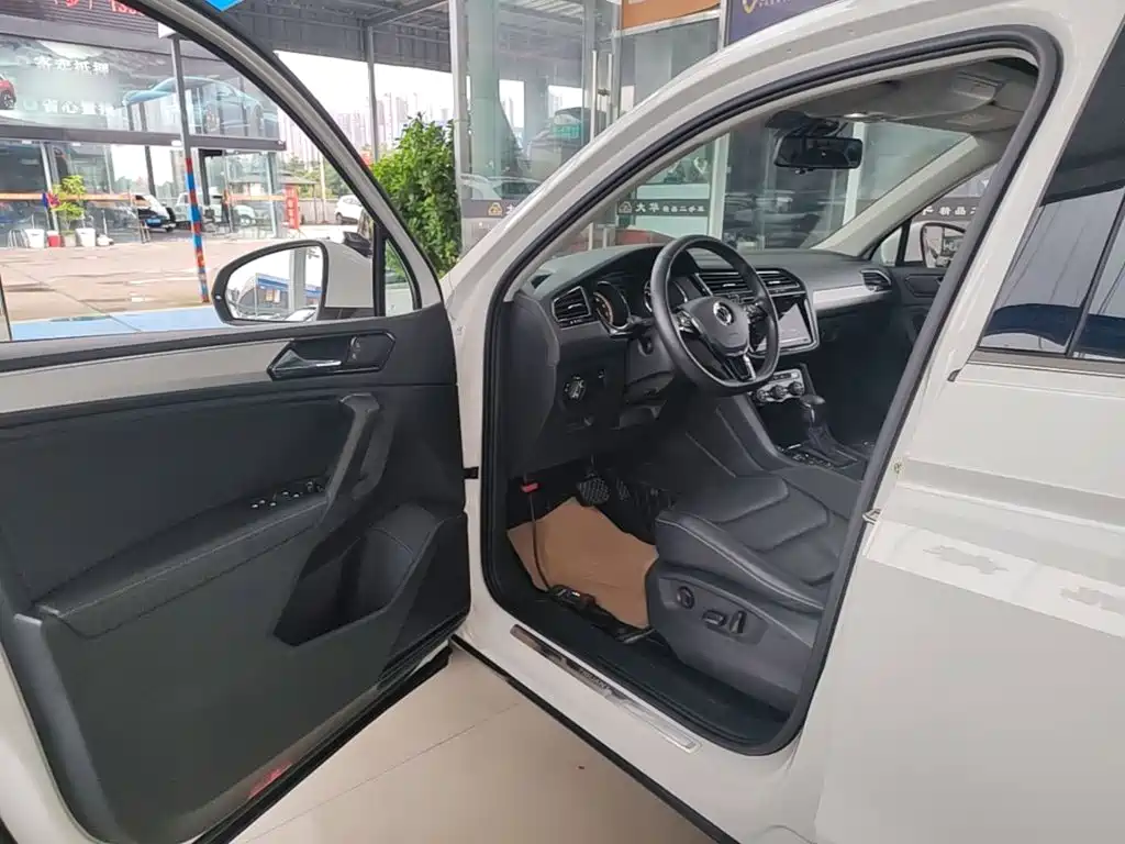 Volkswagen Tiguan L — миниатюра 16