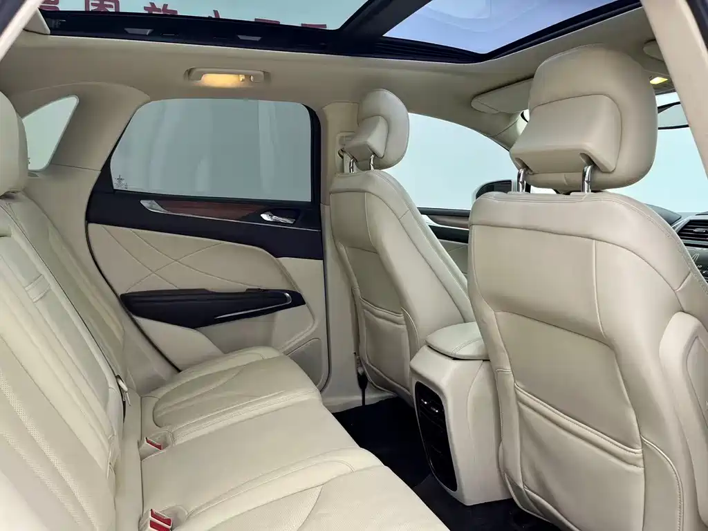Lincoln MKC — миниатюра 6