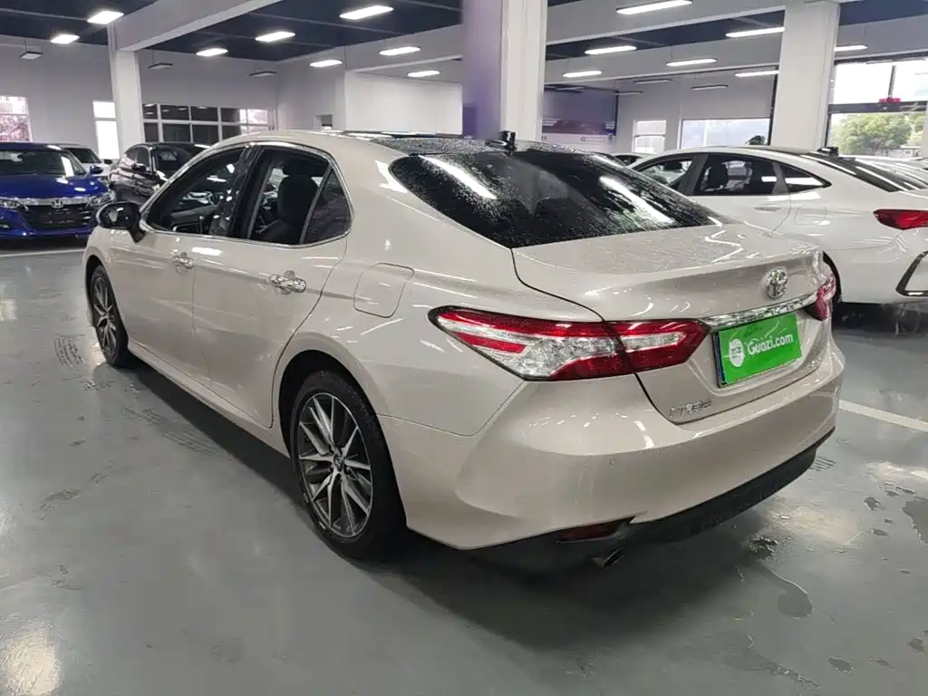 Toyota Camry 2021 2.5G Luxury