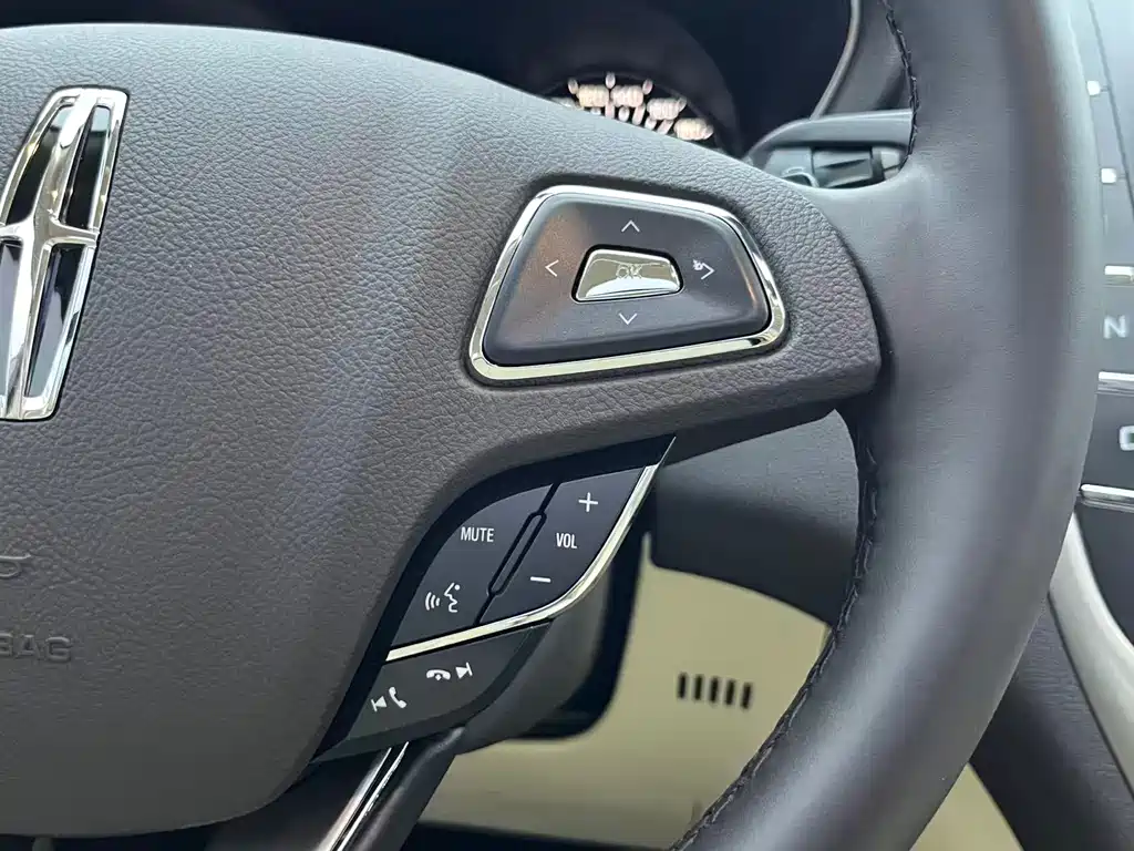 Lincoln MKC — миниатюра 11