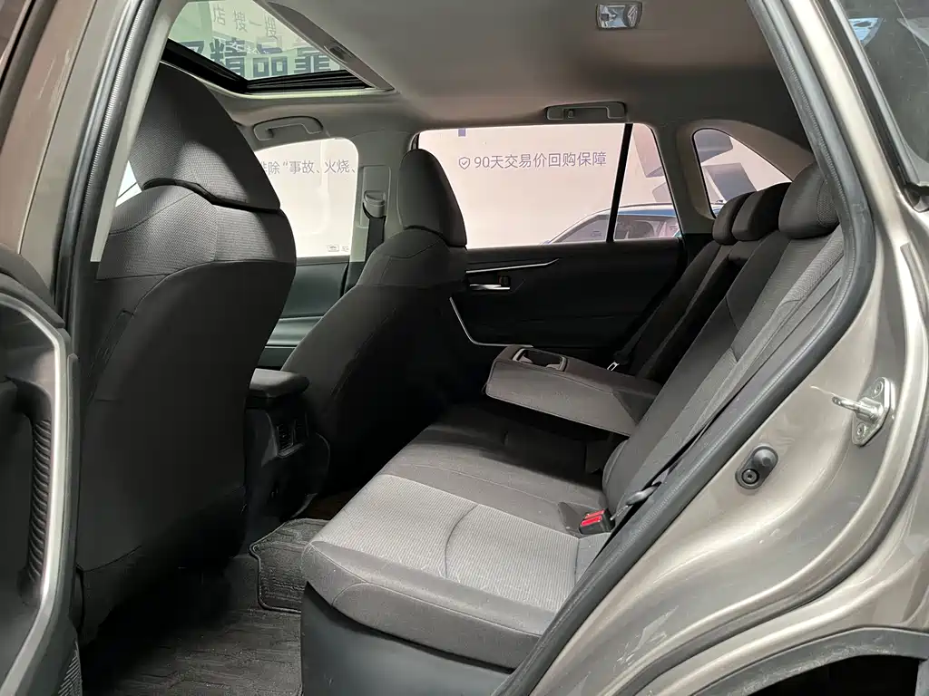 Toyota RAV4 — миниатюра 13