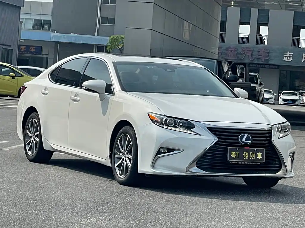 Lexus ES — миниатюра 3